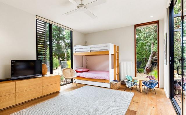 別墅花園設(shè)計(jì)：黑色防腐木居然這么出彩！